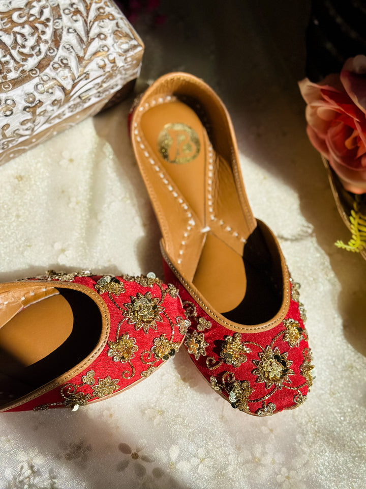 Bahaar Red Juttis