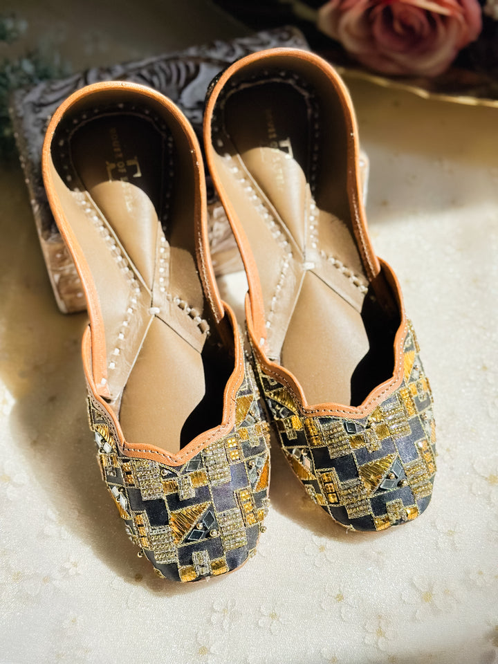 Shadow Black Jutti