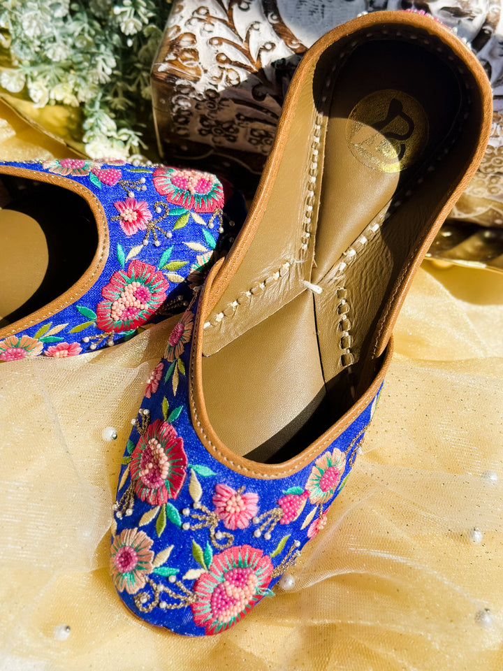 Inayat Blue Juttis