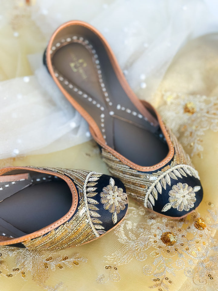 Nora Black Punjabi Jutti
