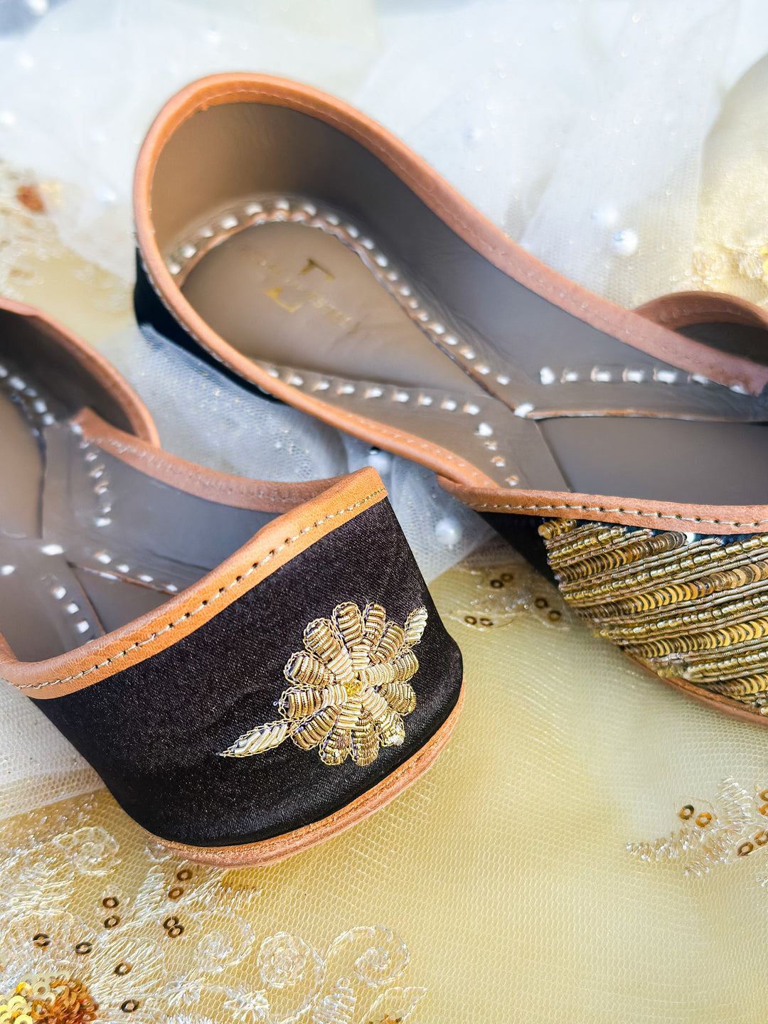 Nora Black Punjabi Jutti