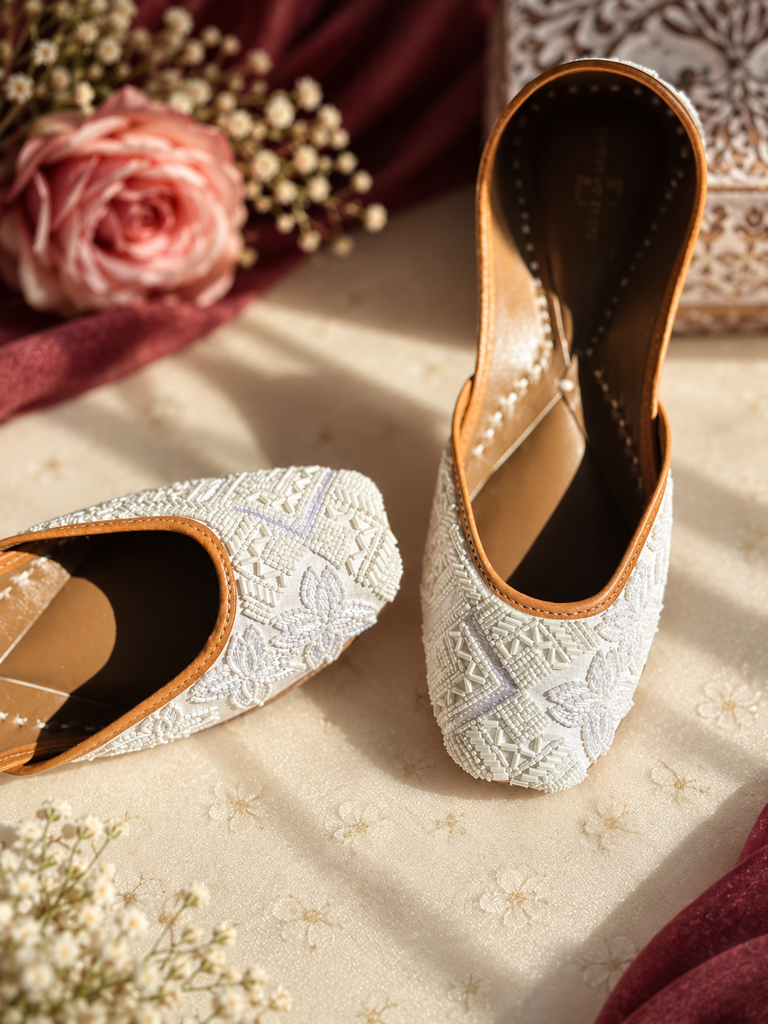 Pixie White Jutti
