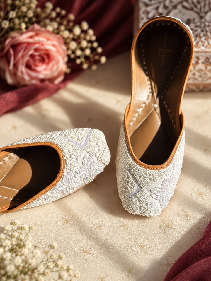 Pixie White Jutti