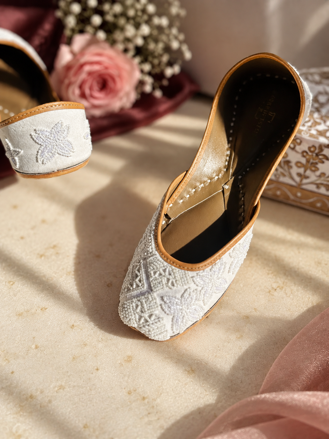Pixie White Jutti