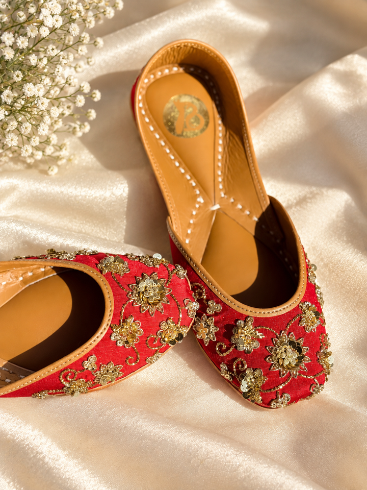 Bahaar Red Juttis