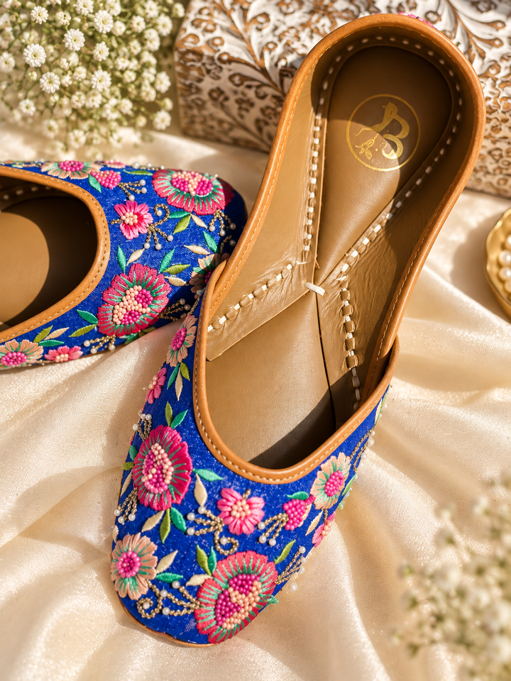 Inayat Blue Juttis