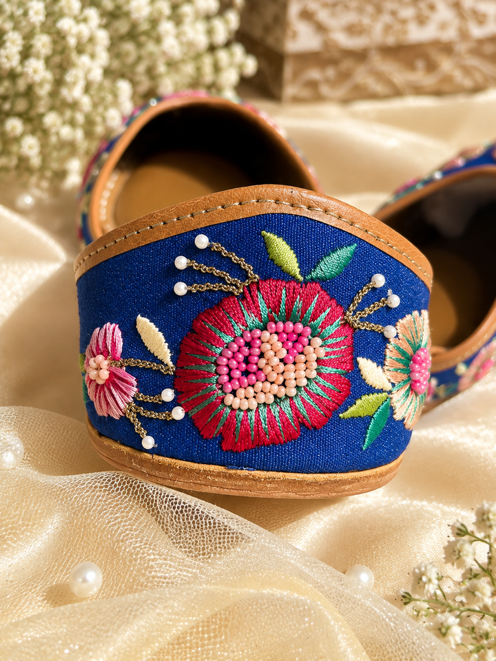 Inayat Blue Juttis