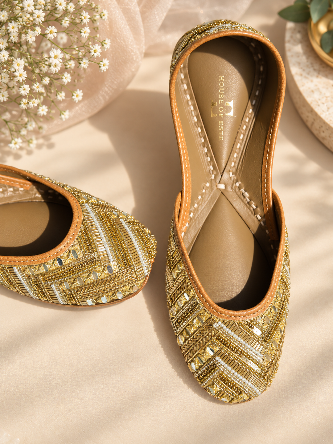 Sparkle Golden Jutti