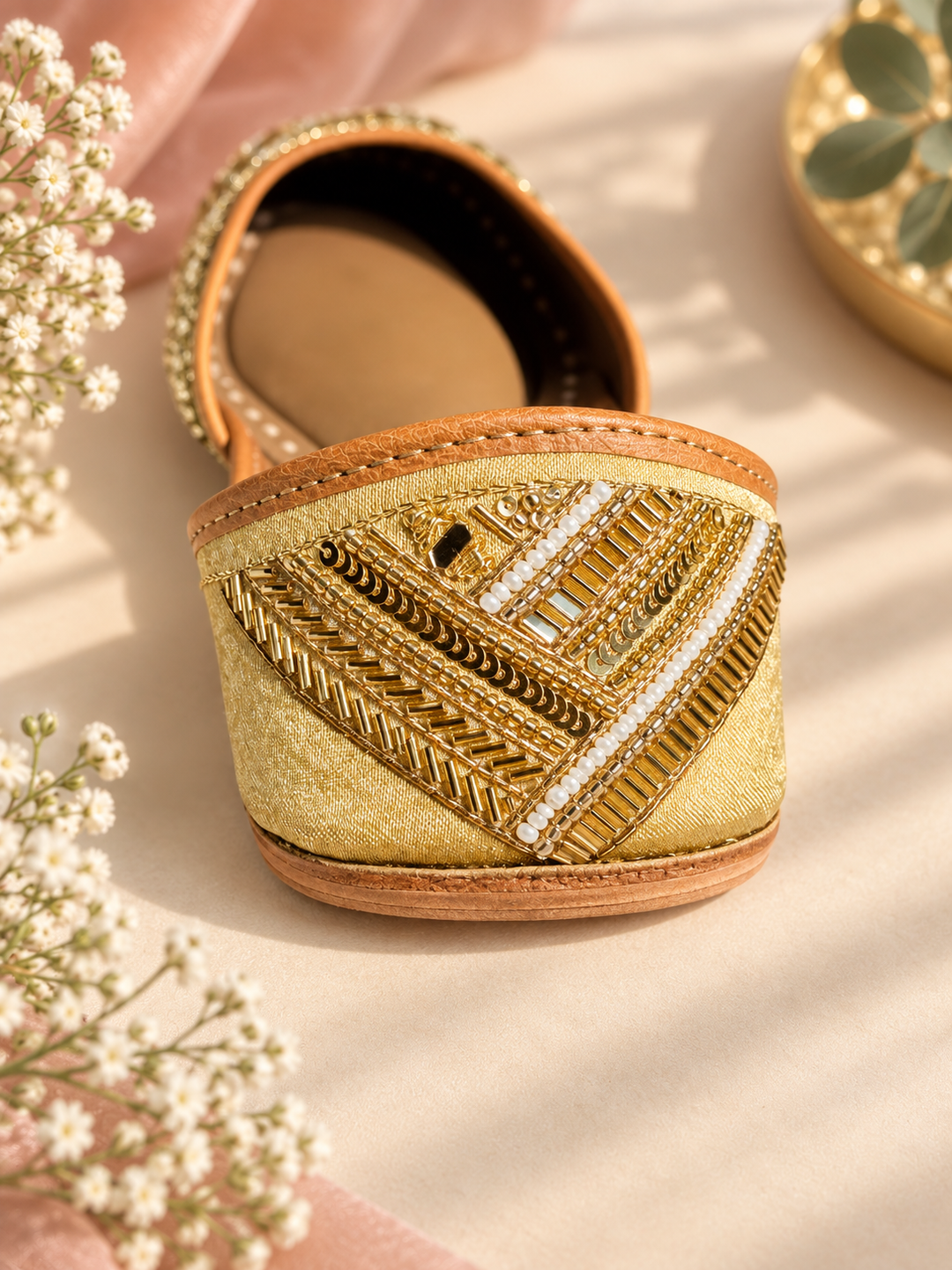 Sparkle Golden Jutti